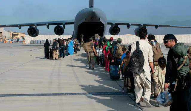 El 1 de setiembre, el Aeropuerto Internacional Hamid Karzai estará bajo la responsabilidad de los islamistas de línea dura. Foto: AFP