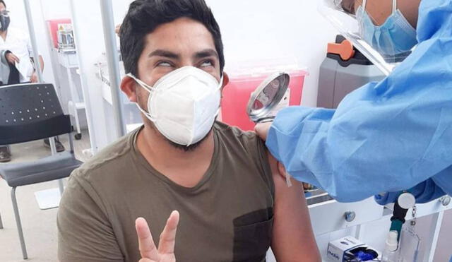Erick Elera fue inmunizado y sus amigos celebraron la noticia. Foto: Instagram