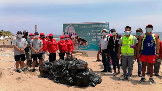 Una jornada de limpieza realizaron en las playas de Máncora y San Pedro en Talara. Fotos: Diusión.