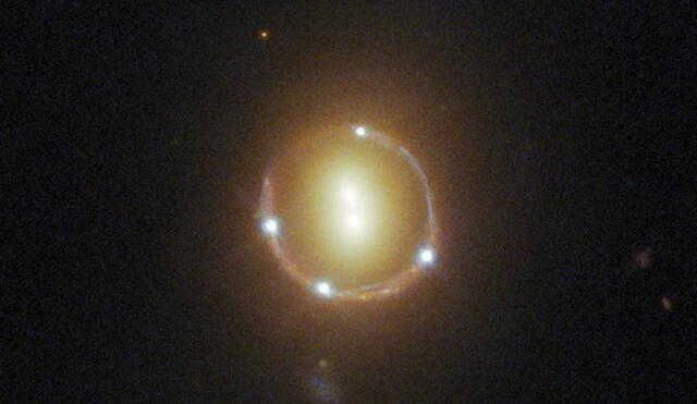 Aunque en apariencia parecen seis galaxias, se trata de dos en el centro del anillo y otra en segundo plano distorsionada por la fuerza gravitacional. Foto: ESA/HUBBLE/NASA