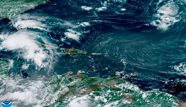 Marejada ciclónica y vientos de fuerza de huracán están previstos con el arribo de Ida en suelo estadounidense. Foto: EFE/NOAA-NHC