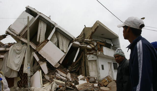 En un sismo de magnitud 8.0 o más los edificios construidos en terrenos inestables se vendrían abajo. En la imagen, terremoto de Pisco.