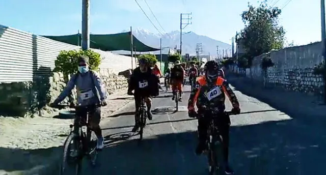 Este domingo la comuna distrital organizó una segunda bicicleteada recreativa deportiva en su jurisdicción. Foto: captura video
