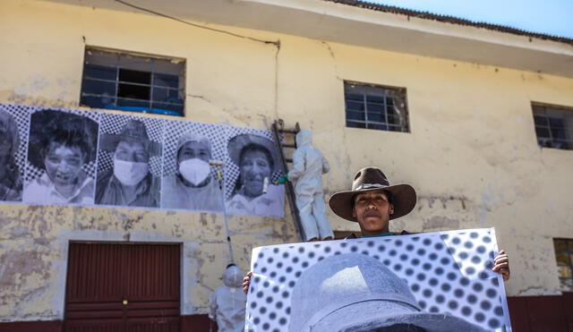 Los retratos de los vecinos de estos pueblos cusqueños son expuestos en escala gigante en sus calles.