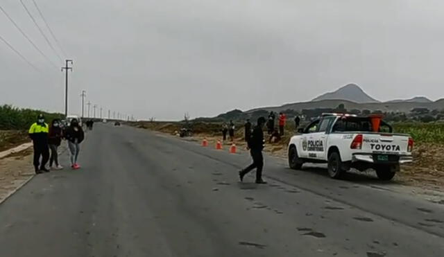 Efectivos policiales de Protección de Carreteras de Paiján apoyaron en las diligencias. Foto: captura video Saúl Huamán