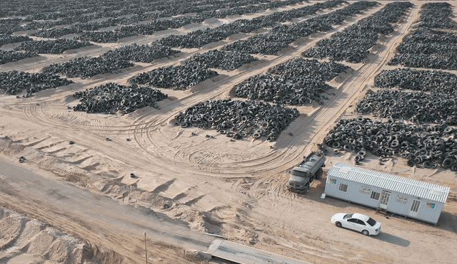 Después de casi dos décadas, Kuwait se deshace del cementerio de neumáticos más grande del mundo para convertirlo en una ciudad. Foto: difusión