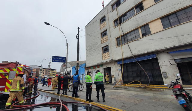 El incendio ocurrió en el cuarto piso del edificio. Foto: María Pía Ponce/URPI-LR