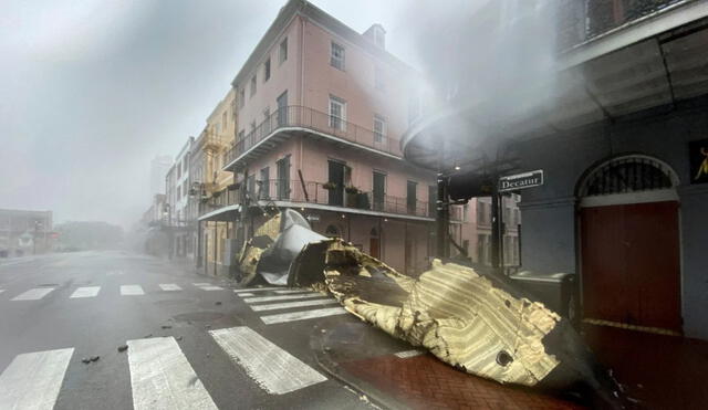 En el Barrio Francés de Nueva Orleans (Luisiana), corazón histórico y turístico de la ciudad, se registraron graves daños materiales. Foto: AFP