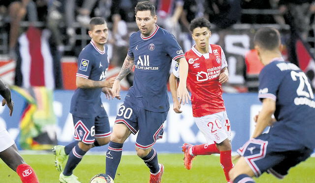 Le costó. Messi sintió la rigurosa marca del Reims y en más de una ocasión fue golpeado. Foto: difusión