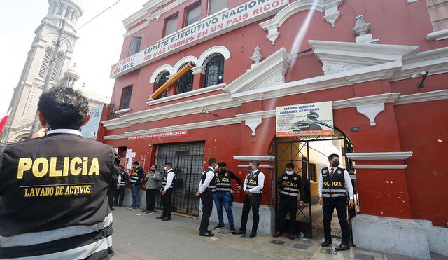 Sin mencionarlo, Frente Patria Grande se refirió a la operación judicial en la sede de Perú Libre. Foto: AFP