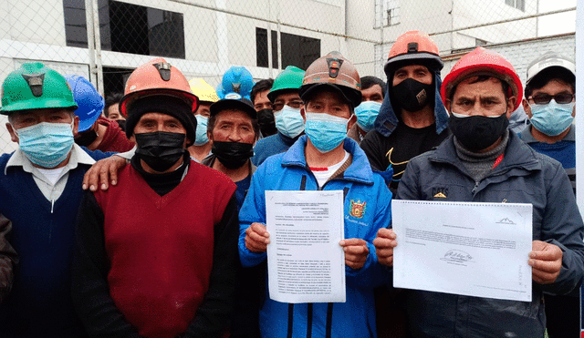 Mineros piden apoyo al Estado para ser reincorporados a sus puestos de trabajo. Foto: Johann Klugg / URPI - LR