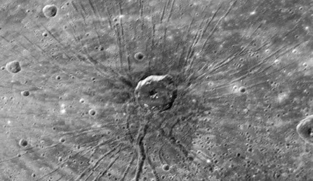 El cráter araña que está ubicado en la parte más baja y cerca del centro de la gigantesca Cuenca Caloris, en Mercurio. Foto: NASA