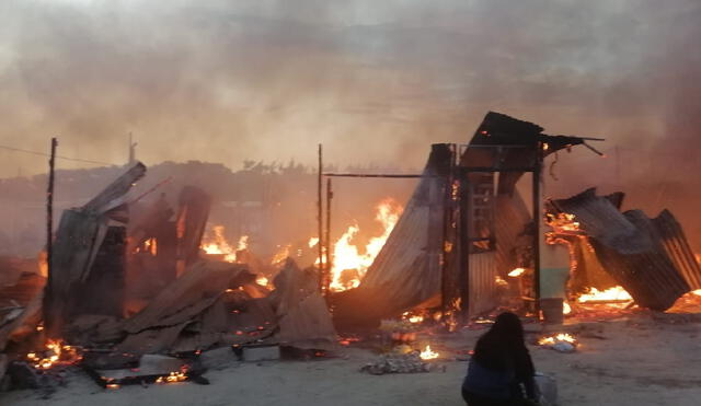 El último jueves un incendio arrasó con las viviendas en el asentamiento humano 13 de noviembre. Foto: Cutivalú
