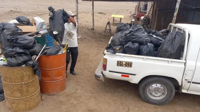 Con una camioneta, miembros del proyecto llevan los residuos hasta el botadero de El Milagro, lo cual les ocasiona más gastos. Foto: difusión