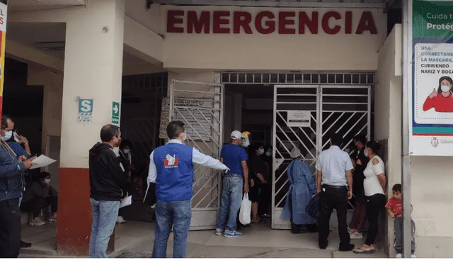 Los especialistas de la Defensoría del Pueblo comprobaron el hacinamiento del servicio de emergencia del Hospital Las Mercedes. Foto: Defensoría