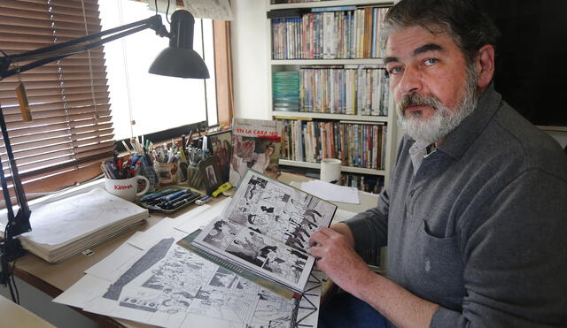 El ilustrador Mario Molina, en su taller barranquino. Fotografía: Felix Contreras