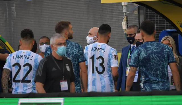 Los jugadores de Argentina se retiraron a los pocos minutos de la interrupción. Foto: AFP