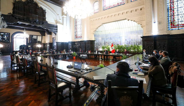 El gabinete durante una sesión del Consejo de Ministros. Foto: PCM