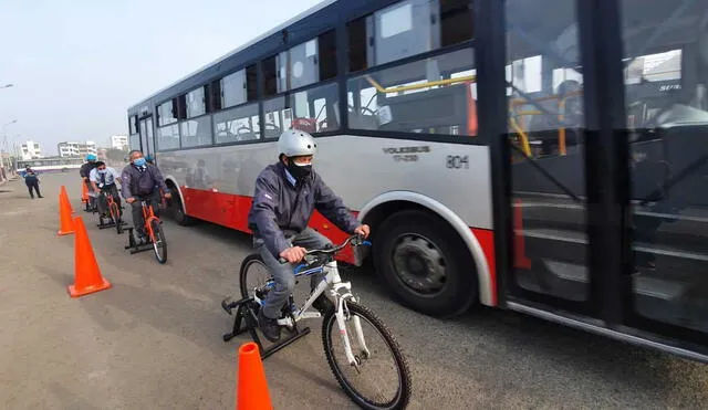Cada conductor debe respetar el metro y medio de distancia cuando esté cerca a un ciclista. Foto: María Pía Ponce / URPI-LR