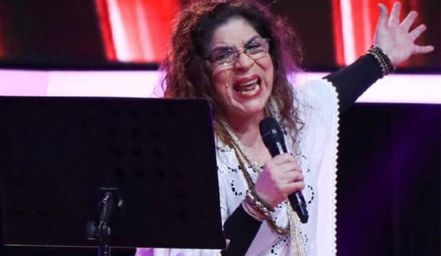 Lourdes Carhuas canta "Ritmo, color y sabor" en el escenario de La voz senior. Foto: Lourdes Carhuas/ Instagram