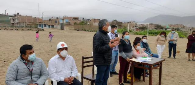 Autoridades se reúnen con gente de sectores por titular en Alto Trujillo. Foto: difusión