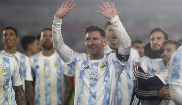 Lionel Messi celebró el título de la Copa América 2021 luego del triunfo ante Bolivia. Foto: AFP