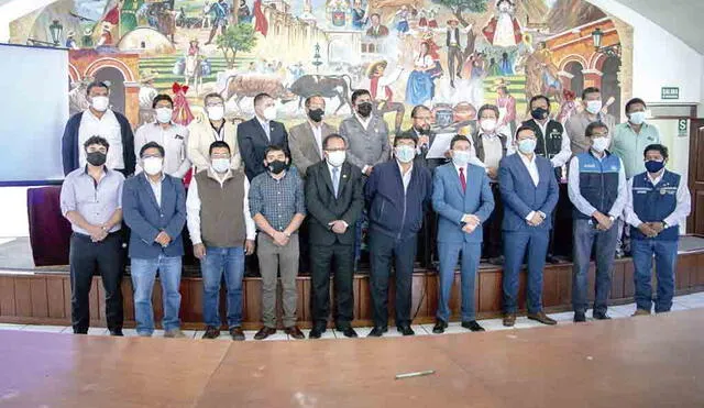INSISTIRÁN. Alcalde Omar Candia anunció que delegación de burgomaestres viajarán a Lima.