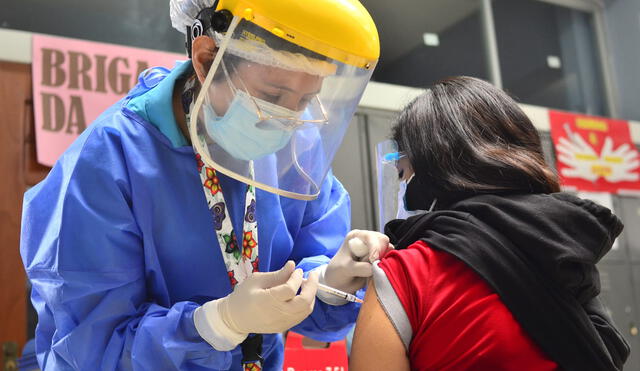 La vacunación se acelera en la ciudad fronteriza de Tacna Foto: La República