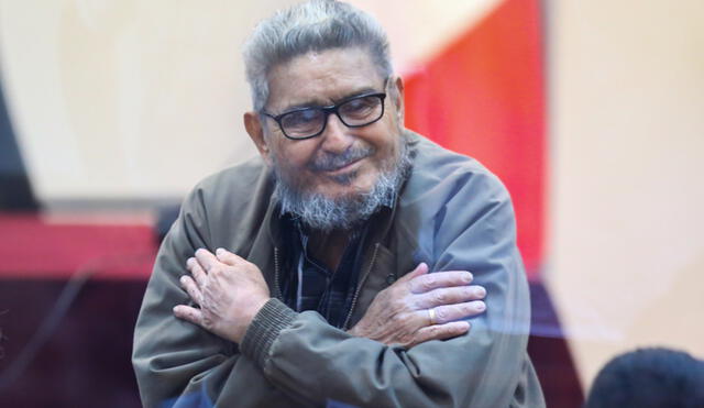 Abimael Guzmán durante una de sus sentencias. Foto: GLR