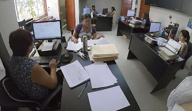 Se observa que han sido las mujeres jóvenes las que mayor contracción en la ocupación han experimentado en esta crisis, según la OIT. Foto: LR