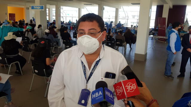 Médico Edilberto Salazar advierte que personas deben completar sus dos vacunas. Foto: URPI / Wilder Pari