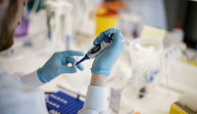 Moderna espera iniciar pronto ensayos clínicos de su nueva vacuna experimental. Foto referencial: AFP