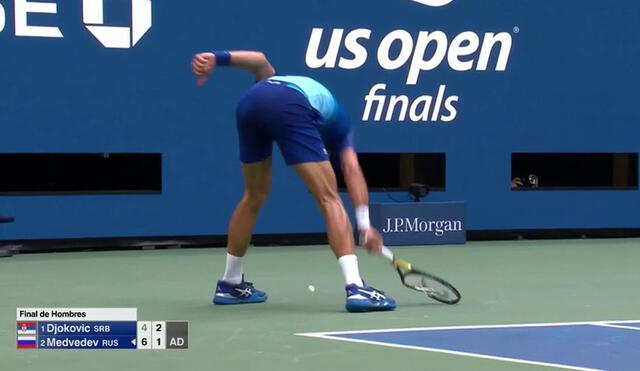 Djokovic destroza su raqueta en la final del US Open. Foto: ESPN