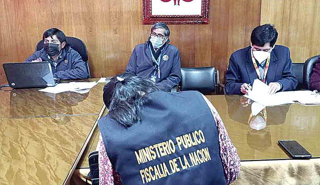 Revisión. Fiscalía ingresó a sede central de Región Puno.
