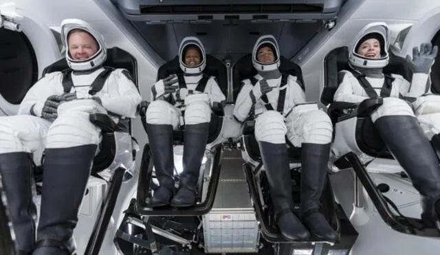 La tripulación de Inspiration4 durante un ensayo de las actividades del día del lanzamiento. Foto: SpaceX