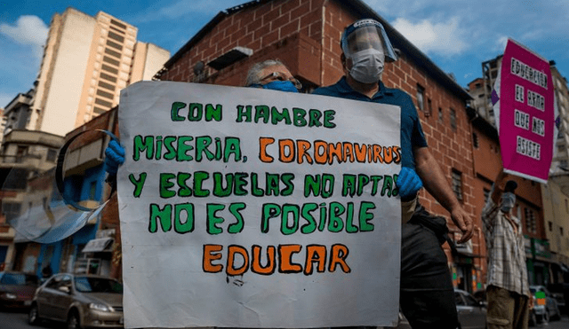 Grupos de maestros venezolanos protestaron contra el reinicio de las clases por la falta de medidas de bioseguridad. Foto: EFE