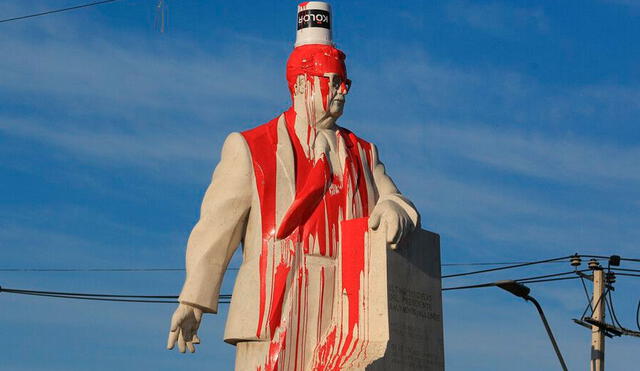 Partido Socialista condena vandalización al monumento a Salvador Allende. Foto: Agenciauno/Video: Biobiochile