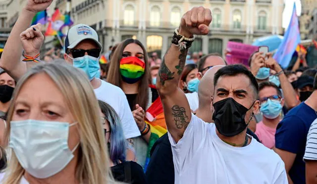 En la manifestación, un grupo de personas LGTBIQ+ se enfrentó con arengas a los neonazis que gritaban discursos de odio. Foto: EFE