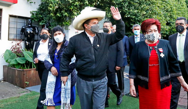 Pedro Castillo en su última actividad oficial en México, junto a la primera dama, Lilia Paredes. Foto: Presidencia