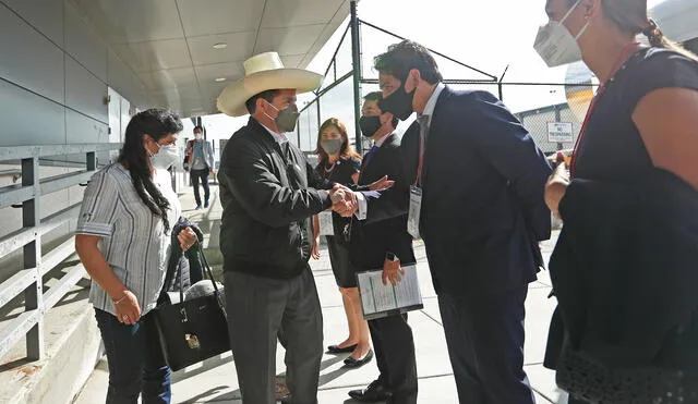 Pedro Castillo a su llegada a Estados Unidos, junto a la primera dama de la nación, Lilia Paredes. Foto: Presidencia