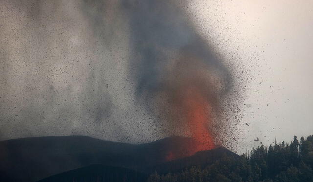 Este martes continúa la erupción de La Palma en España. Foto: AFP