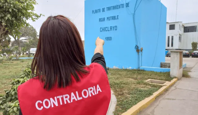 Los técnicos de la Contraloría inspeccionaron la obra de saneamiento en el pueblo joven Villa Hermosa. Foto: Contraloría