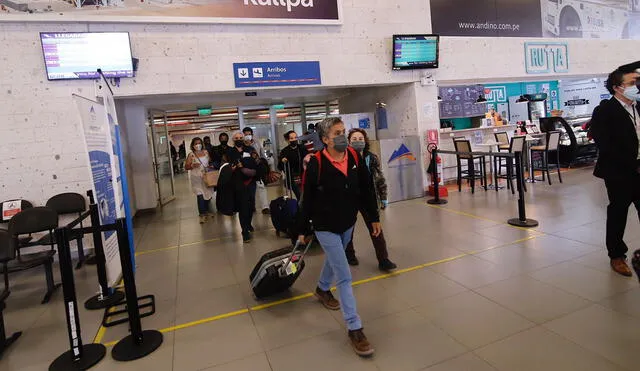 Actualmente, el aeropuerto recibe al mes 100.000 pasajeros. Foto: Oswald Charca/La República