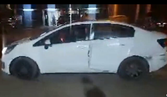 Vehículo resultó abollado y con impactos de balas. Foto: captura video radio Ke Buena