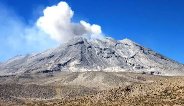 El volcán Ubinas es considerado como el más activo del sur de Perú. Foto: Andina