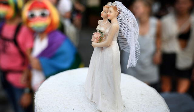Los ciudadanos suizos deben votar el 26 de septiembre de 2021 para determinar si el derecho a contraer matrimonio debe extenderse a las parejas del mismo sexo o no. Foto: AFP