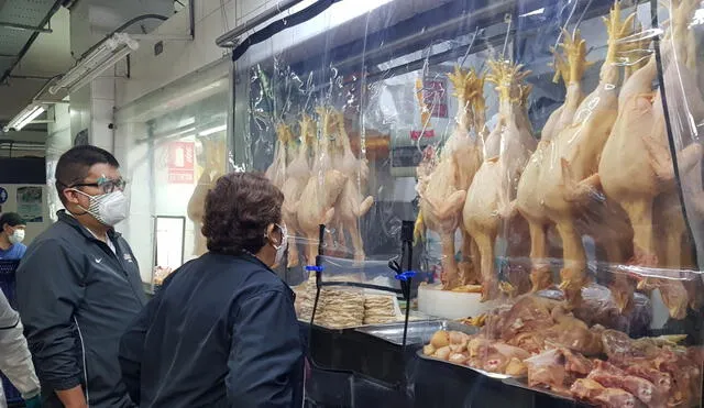 Tras varios meses de subida, el precio del pollo da señales de baja en los mercados minoristas. Foto: GLR