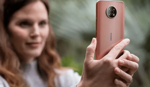 El sistema fotográfico suele conformarse por una cámara selfie y otra cámara trasera. Foto: Nokia