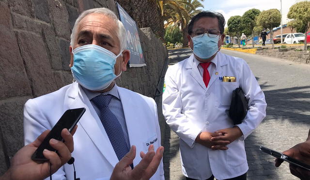 Los médicos señalan que algunos de sus colegas están en situación crítica pese a tener las dos dosis. Foto: Oswald Charca/La República