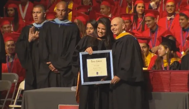 Pitbull, el cantante con raíces cubanas recibe un doctorado honoris causa. Foto: Doral College